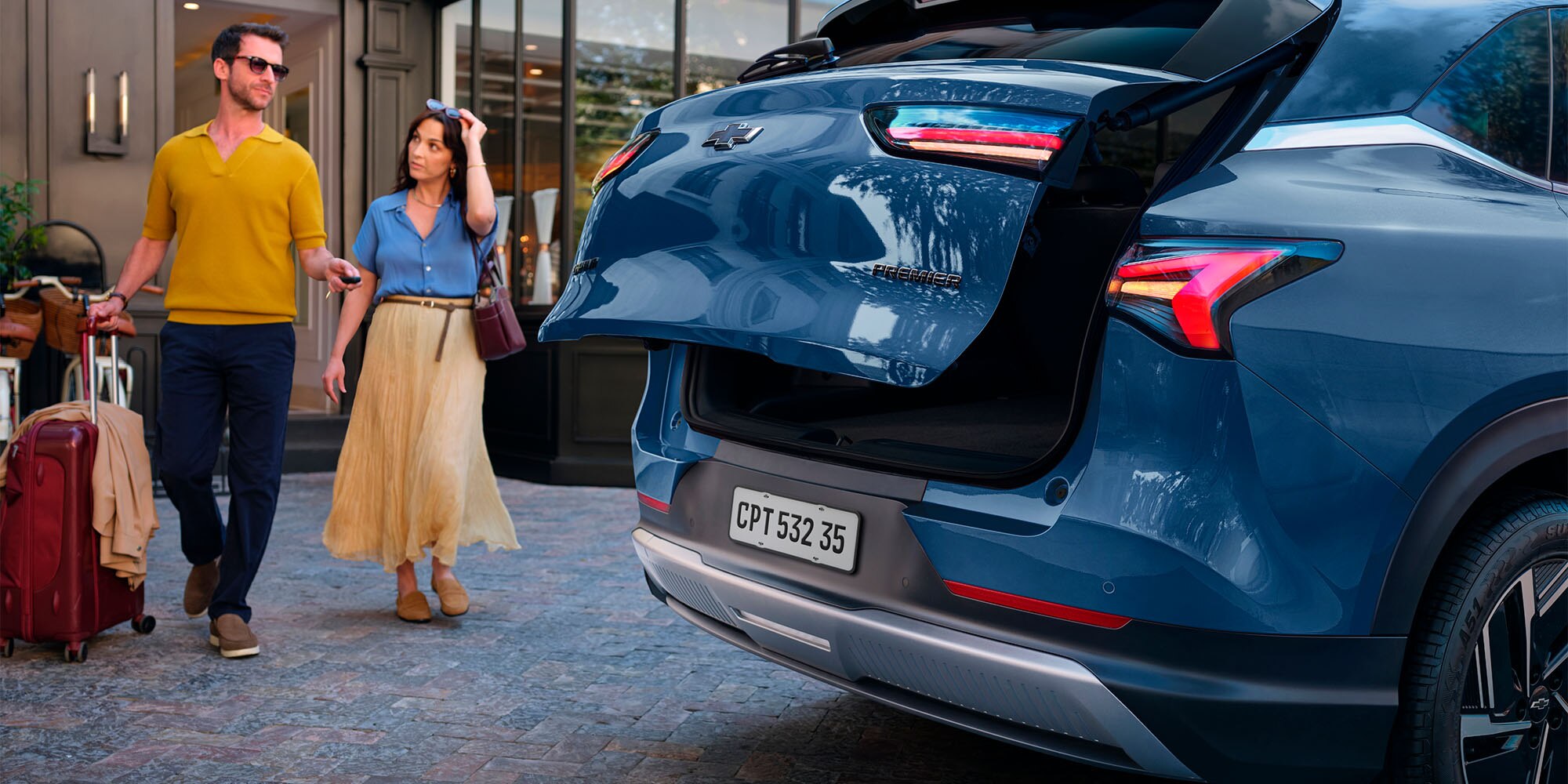 Maletero Chevrolet Captiva Híbrida color azul alba