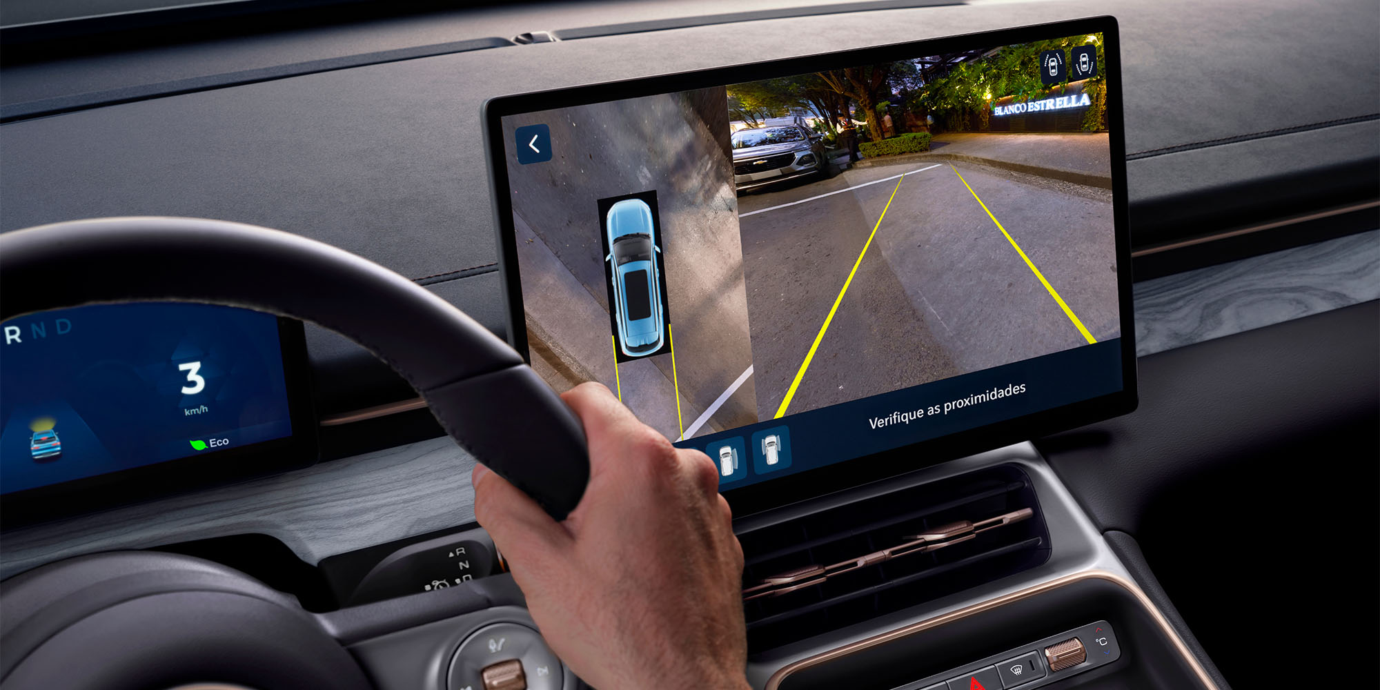 Pantalla central Chevrolet Captiva PHEV con asistencia de estacionamiento